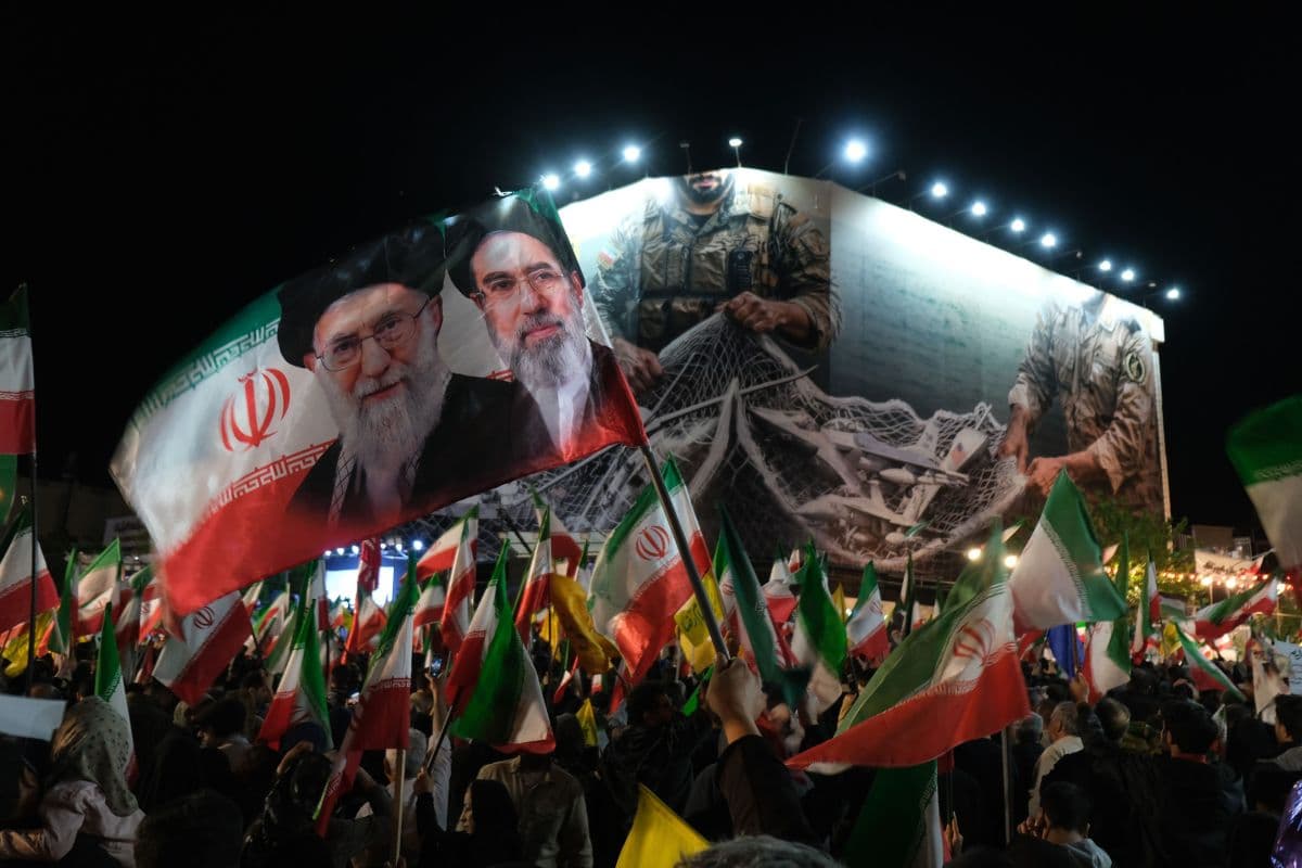 Dignitários da China, Índia e Paquistão vão ao funeral de Khamenei