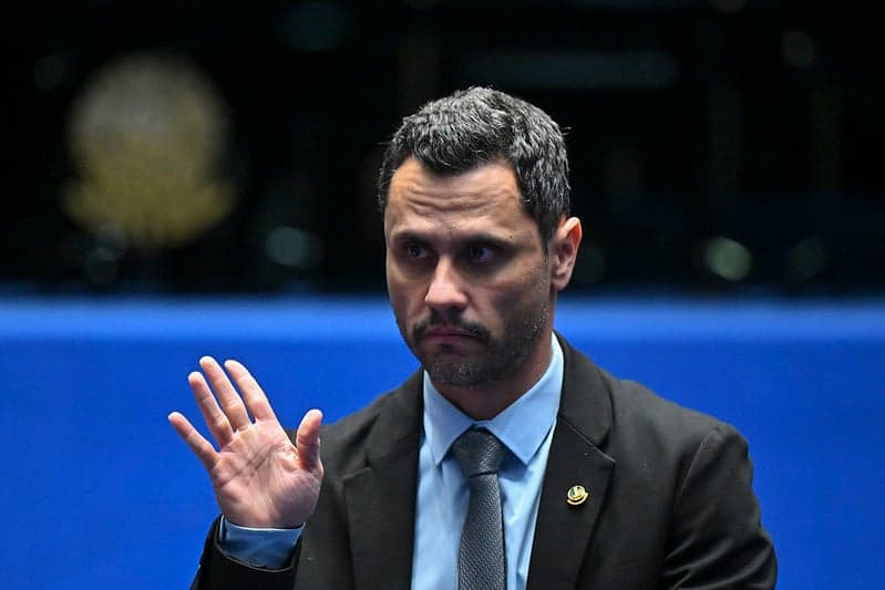 Cleitinho Azevedo lidera corrida ao governo de Minas com 32%