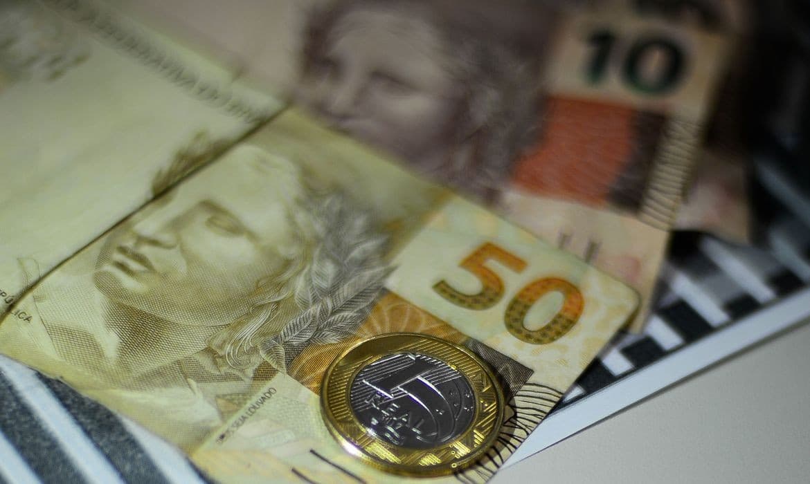 Cerca de 20 milhões de brasileiros enfrentam endividamento de risco