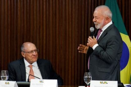 Lula enfrenta queda na aprovação a meses da eleição de 2026