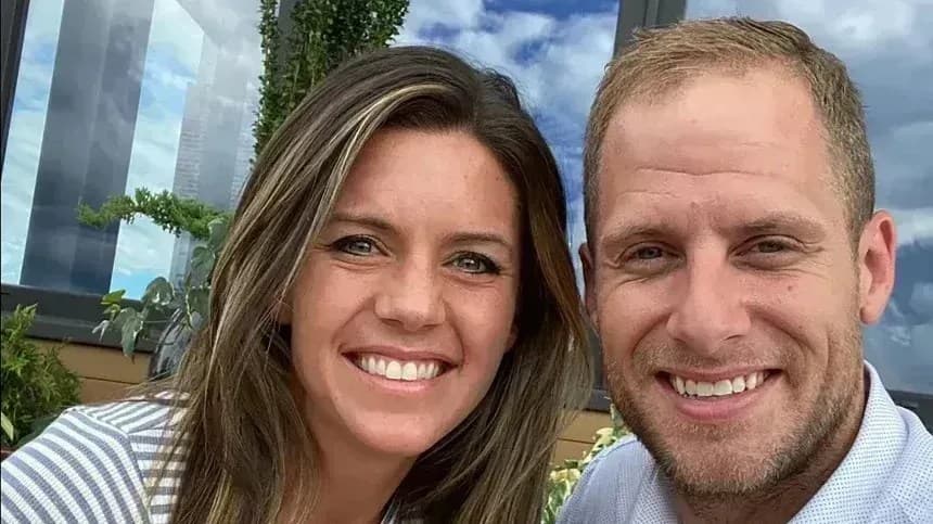 Caleb Flynn é julgado por assassinato da esposa após simular crime