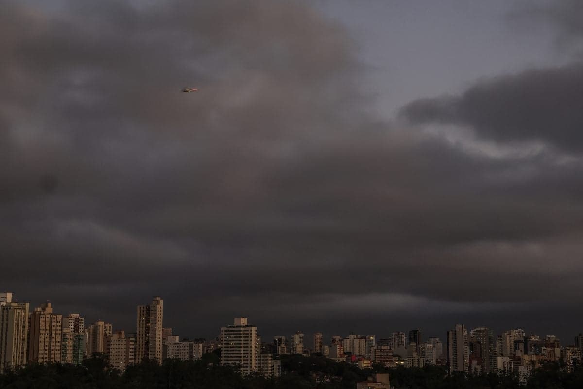 Instabilidade Climática Afeta Região Sudeste com Chuva Forte e Queda de Temperatura