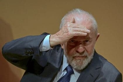 Lula remaneja ministros e busca novo articulador político