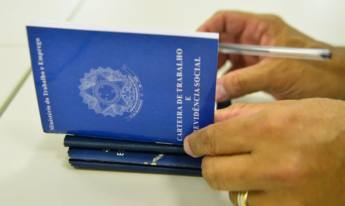 Desigualdade salarial persiste no Brasil em 2025