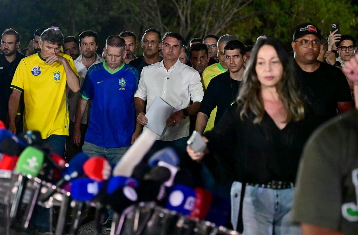 Flávio Bolsonaro contesta resultado das eleições e pede anulação