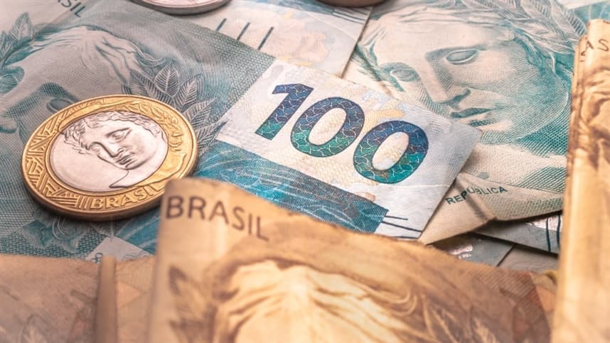 Inflação no Brasil desacelera, mas sinais de atividade econômica fraca persistem