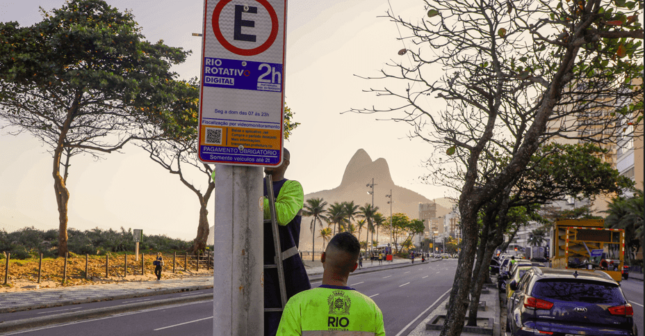 Rio Rotativo Digital inicia operação em 1,7 mil vagas na orla
