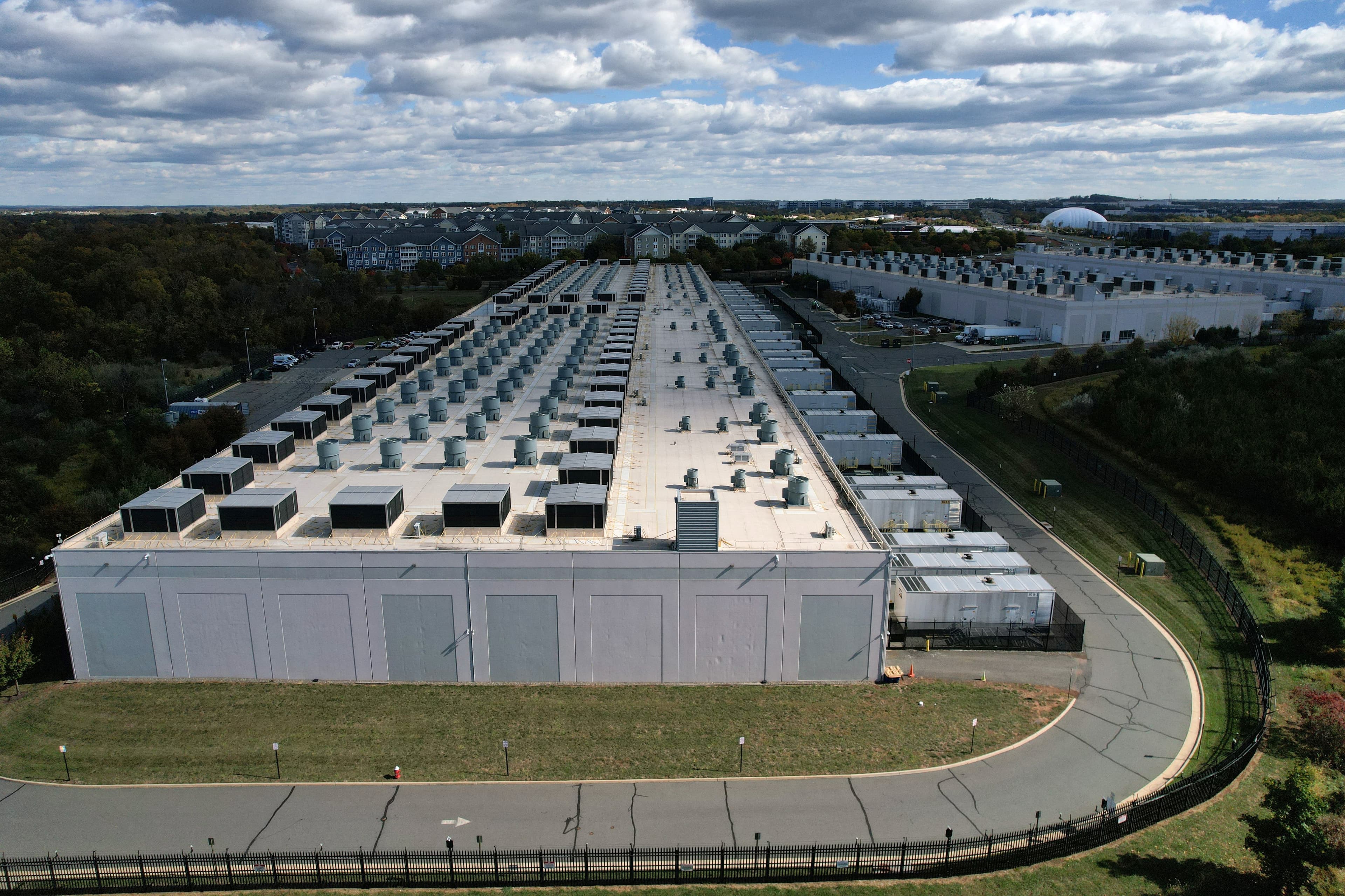 Câmara dos EUA aprova lei para proteger consumidores de custos com data centers