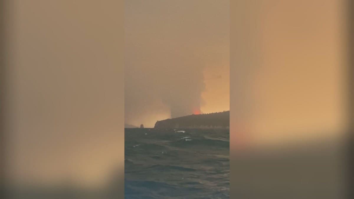 Sete aeroportos na Indonésia fecham devido a erupção do Monte Anak Krakatau