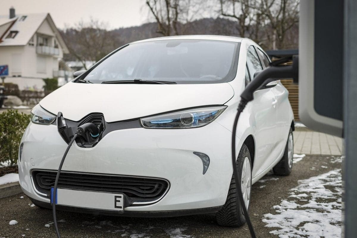 Mercado de Automóveis da UE cresce 5,3% e elétricos ganham espaço