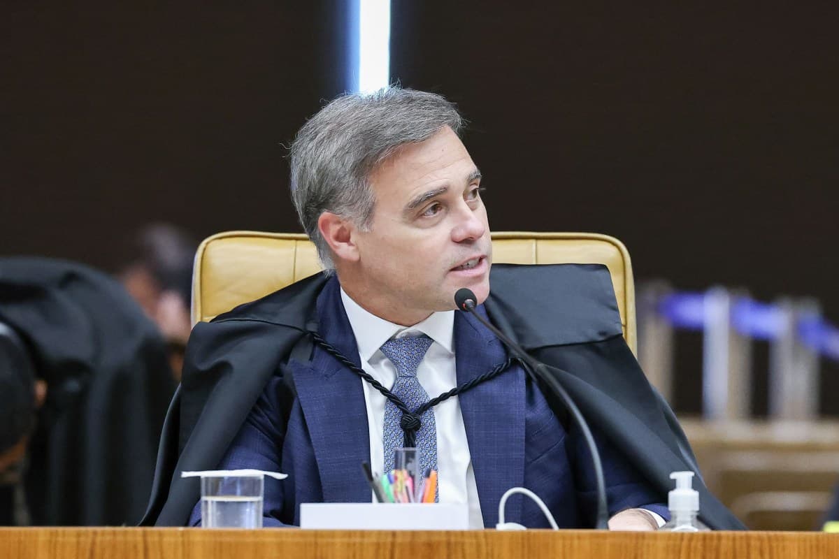 TSE exige documentos do PT após acusação de ataque a Flávio Bolsonaro
