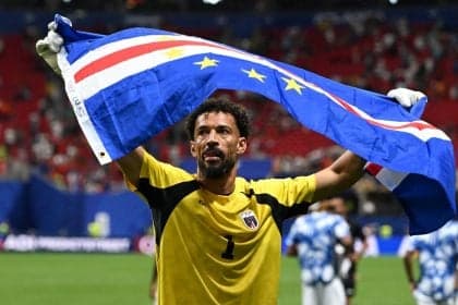 Mãe de goleiro Vozinha, de Cabo Verde, ganhará visto para EUA