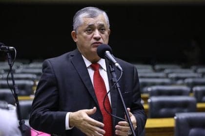 José Guimarães assume Ministério das Relações Institucionais