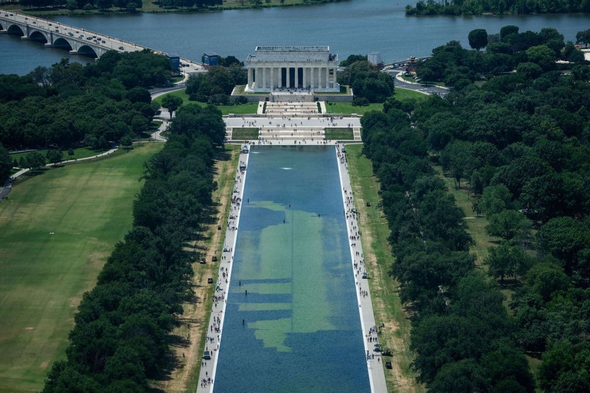 Ex-canoísta dos EUA é preso por vandalismo no Lincoln Memorial