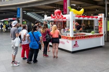 Franquias brasileiras crescem 10,5% em 2025, mas investidores enfrentam riscos