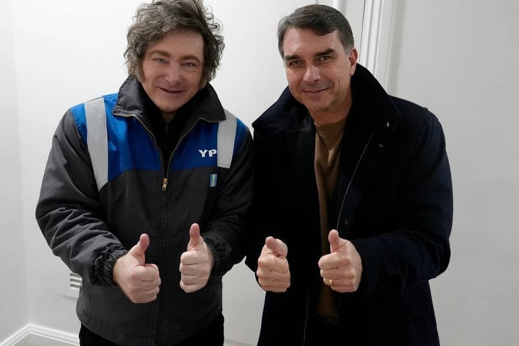 Javier Milei visita Brasil e se reúne com a extrema-direita