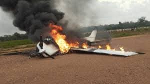 Incidente com aeronave: piloto incendeia avião durante interceptação