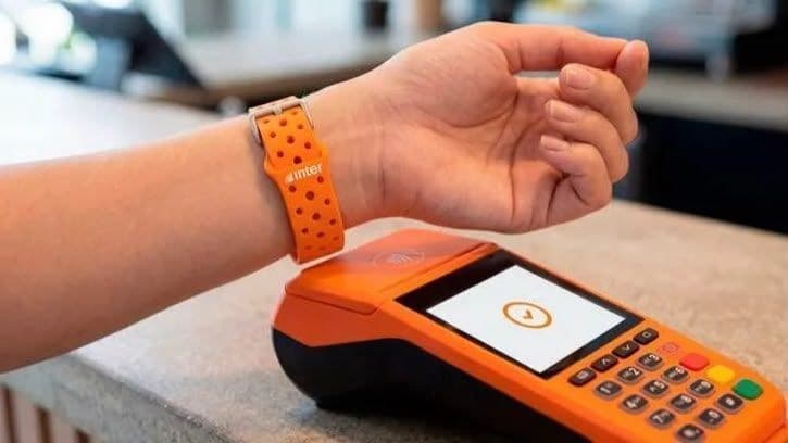 Inter Ring e Inter Wristband permitem pagamentos por aproximação