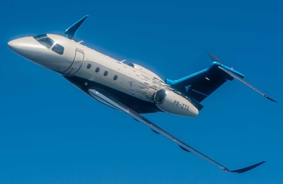 Aeronave PR-FHT sobrevoa Imperatriz após chegar à cidade e encontrar aeroporto fechado