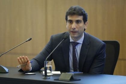 Gabriel Galípolo critica juros altos do cartão de crédito e pede reformas estruturais