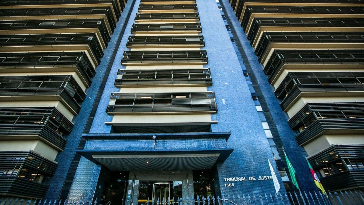 Caxias do Sul: Indenização de 120 salários mínimos a professora atacada na escola