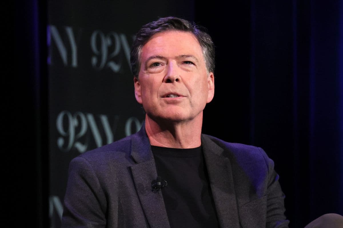 James Comey é indiciado após postar conchas com números enigmáticos