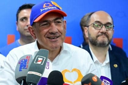 Pashinian celebra vitória em eleições que marcam ruptura com a Rússia