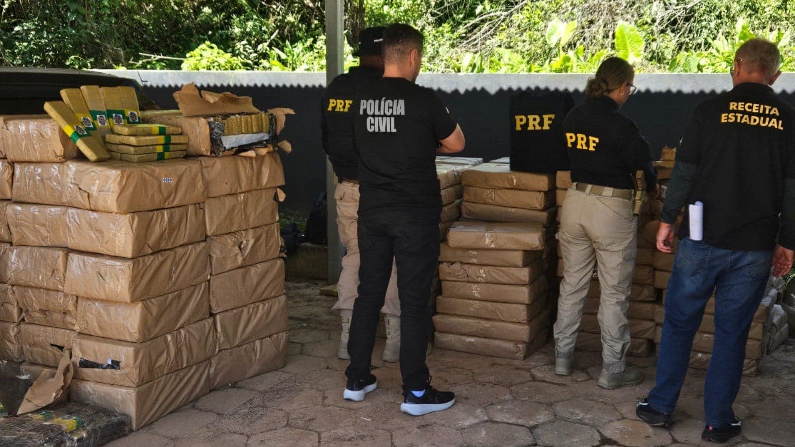 Polícia Rodoviária Federal apreende 2,46 toneladas de maconha em SC