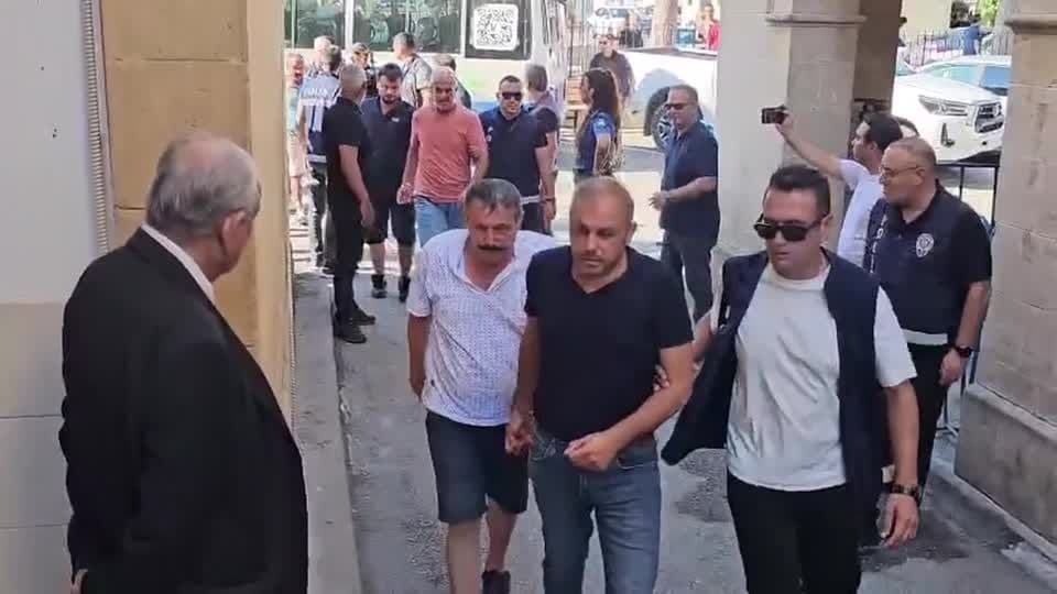 Busca por 20 desaparecidos após naufrágio em Chipre prossegue