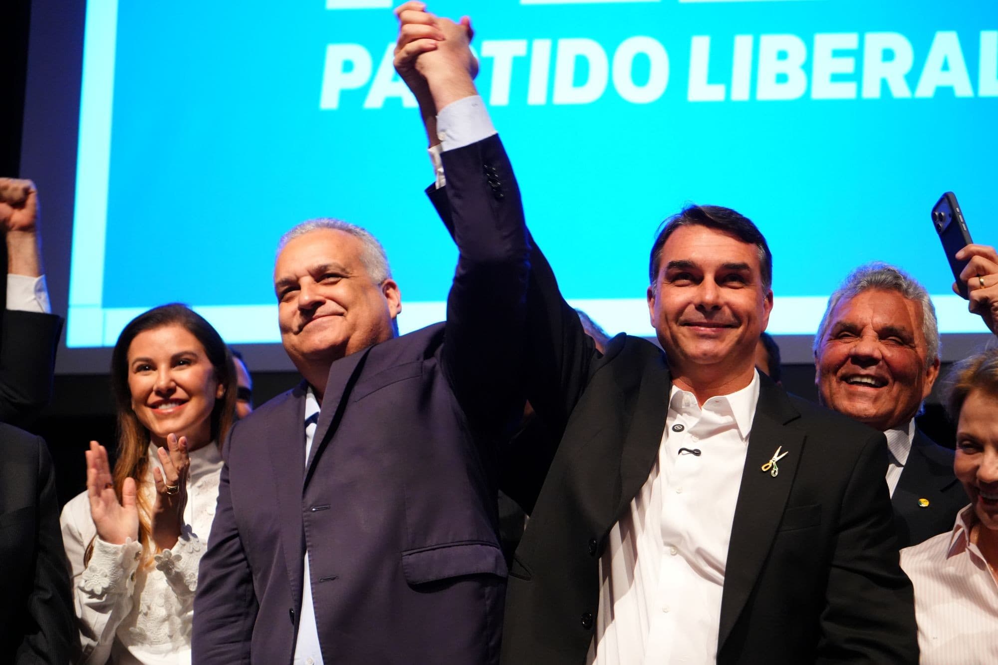 Flávio Bolsonaro declara R$ 8,2 milhões como candidato a vice