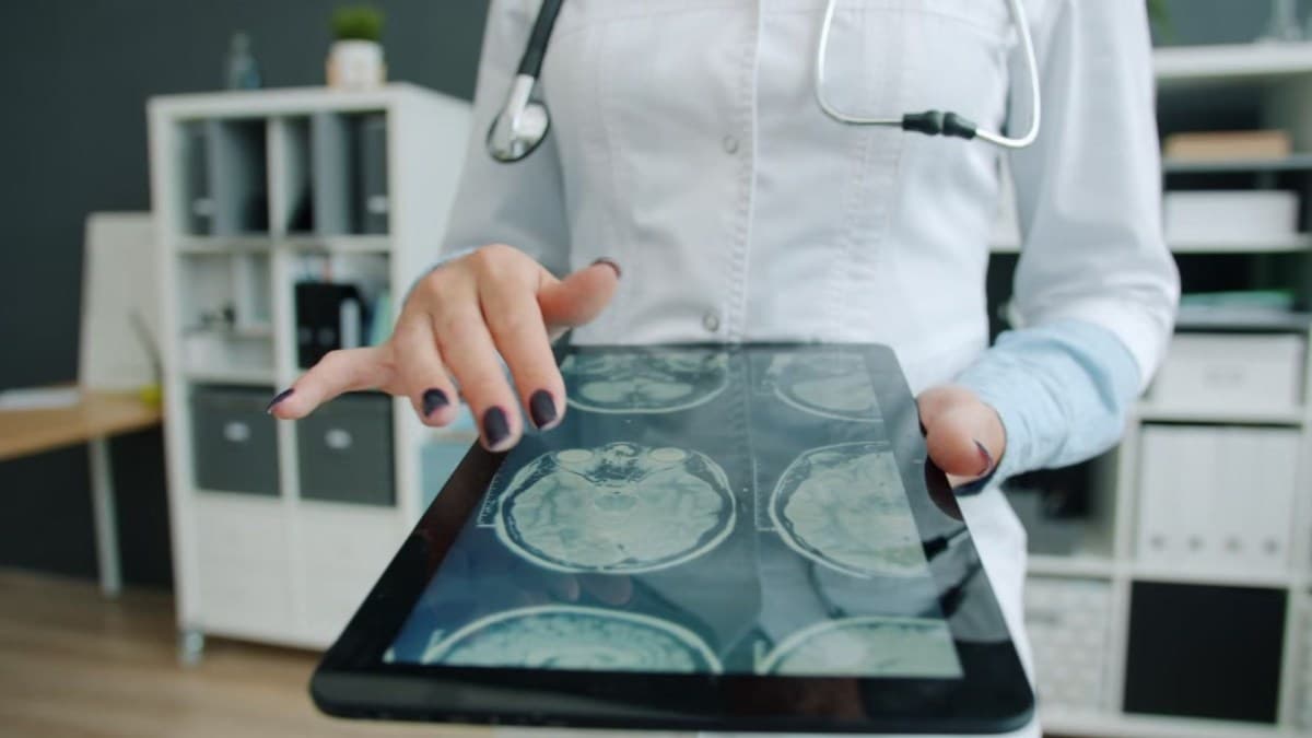 Mulher nas Filipinas é diagnosticada com neurocisticercose após meses de sintomas neurológicos