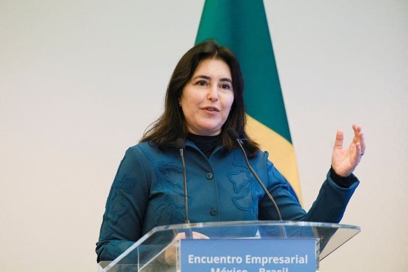Simone Tebet diz que fuga de Flávio Bolsonaro abre espaço para direita democrática