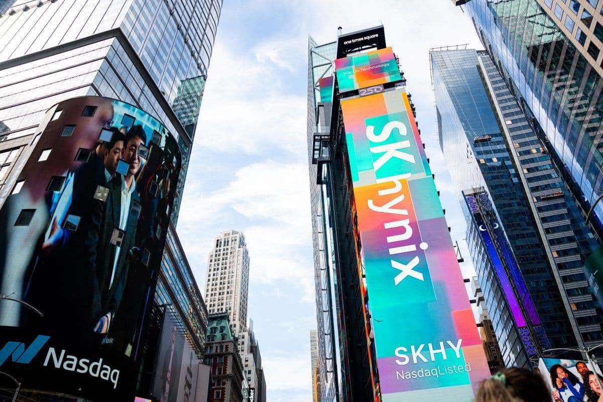 Ações da SK Hynix disparam 14% na estreia da Nasdaq