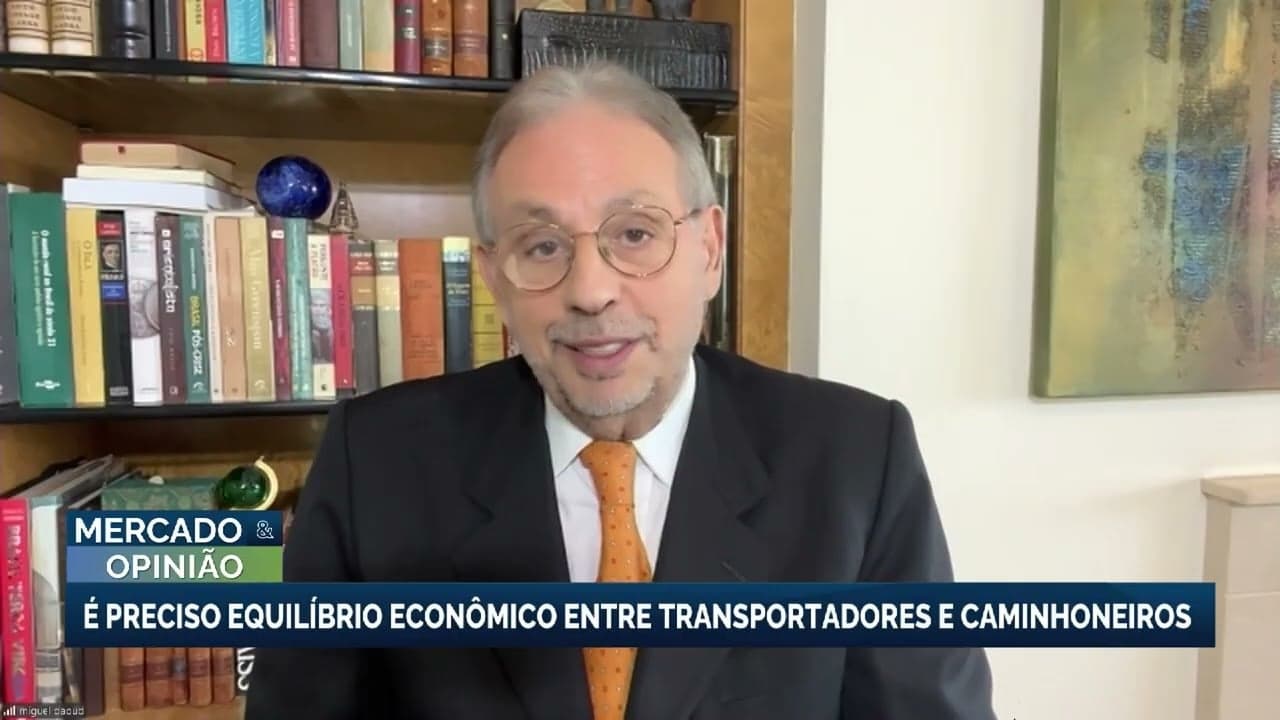 Caminhoneiros lutam por piso mínimo para frete no Brasil