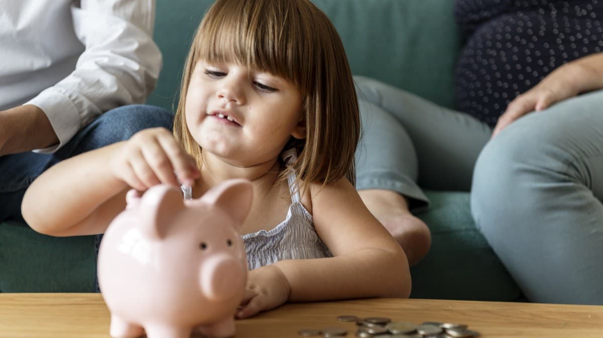 Educação financeira para crianças promove hábito de poupança