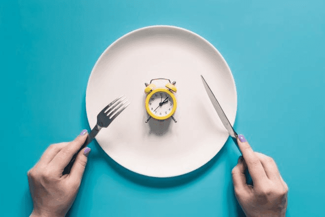 Código de etiqueta à mesa: como sinalizar pausa na refeição