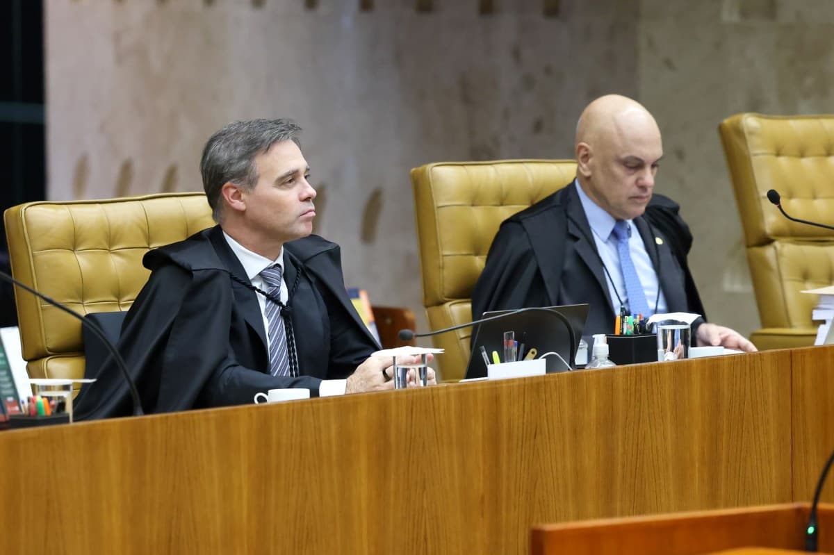 Ministros do STF se sentam juntos, mas seguem em silêncio
