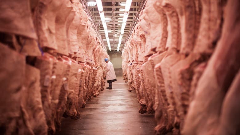 China suspende importações de carne da JBS em Vilhena devido a progesterona