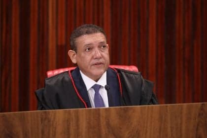 TSE avalia decisão que proibiu pesquisa de intenção de voto
