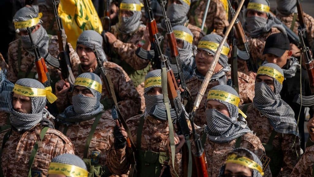 Irã atinge bases dos EUA durante ofensiva com mísseis