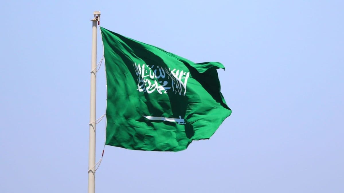 Arábia Saudita intercepta mísseis em meio a conflitos regionais