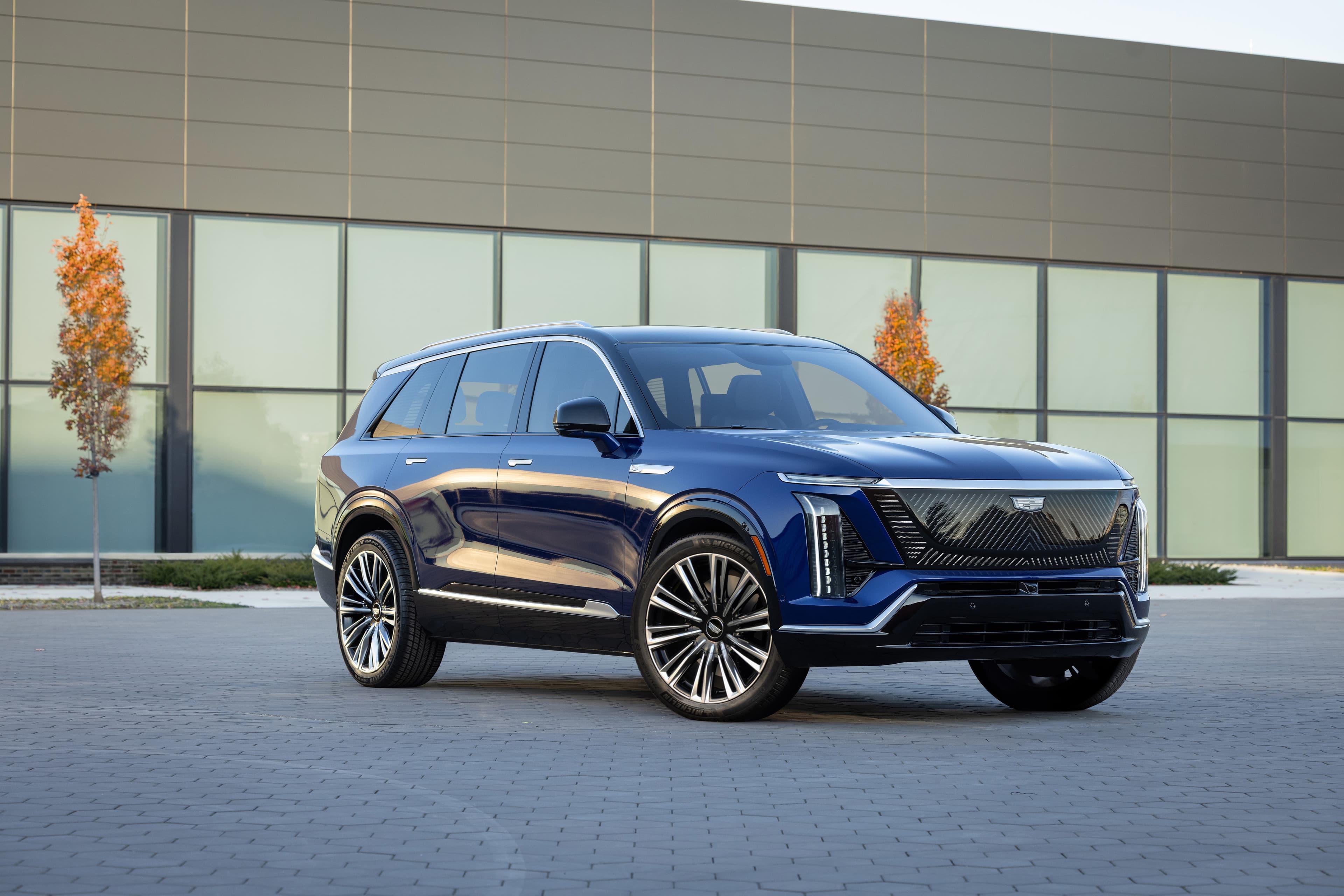 Cadillac inicia pré-venda de SUVs elétricos no Brasil em setembro