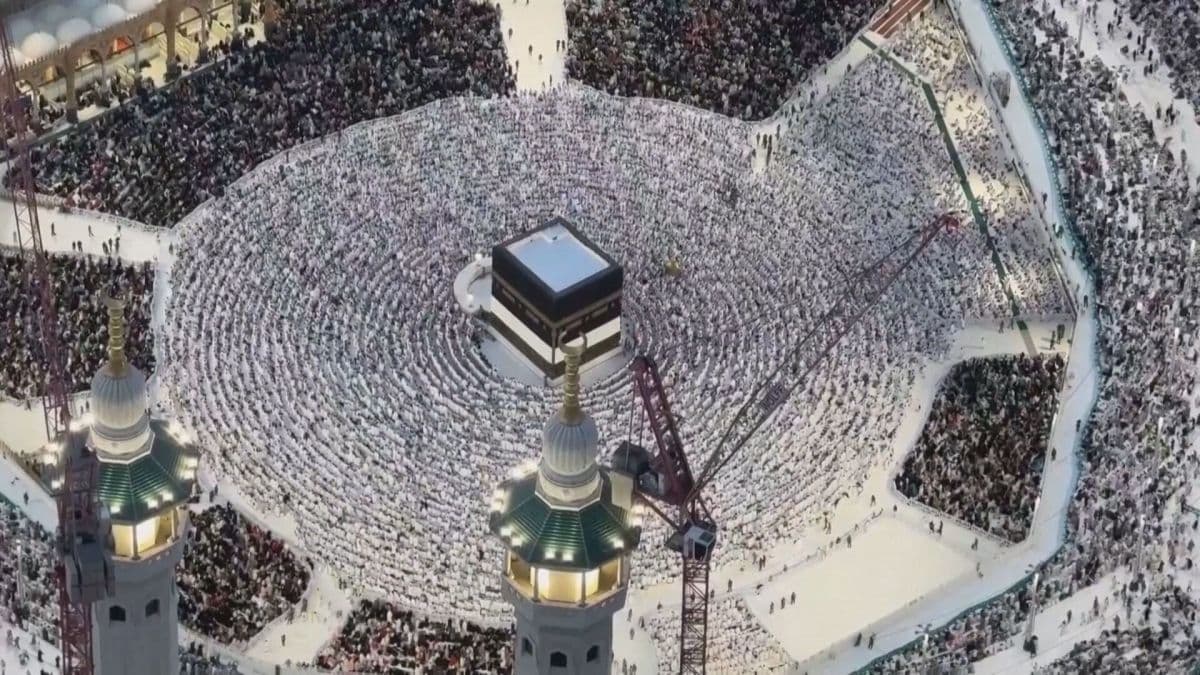 Peregrinos muçulmanos chegam a Meca para o Hajj 2026