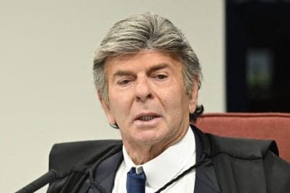 Supremo Tribunal Federal adia votação sobre piso salarial de enfermeiros