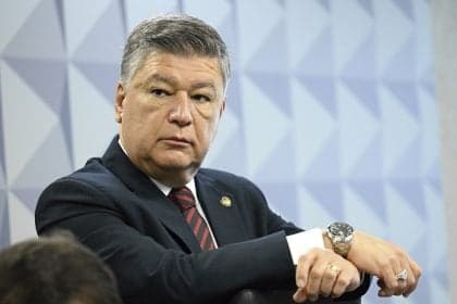 Ministro do STF André Mendonça movimenta cena política com decisão sobre CPI