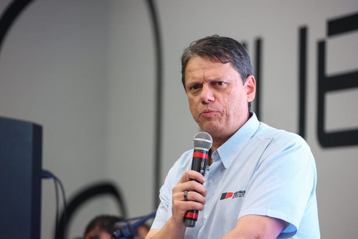 Governador Tarcísio de Freitas lidera pesquisas para reeleição em SP