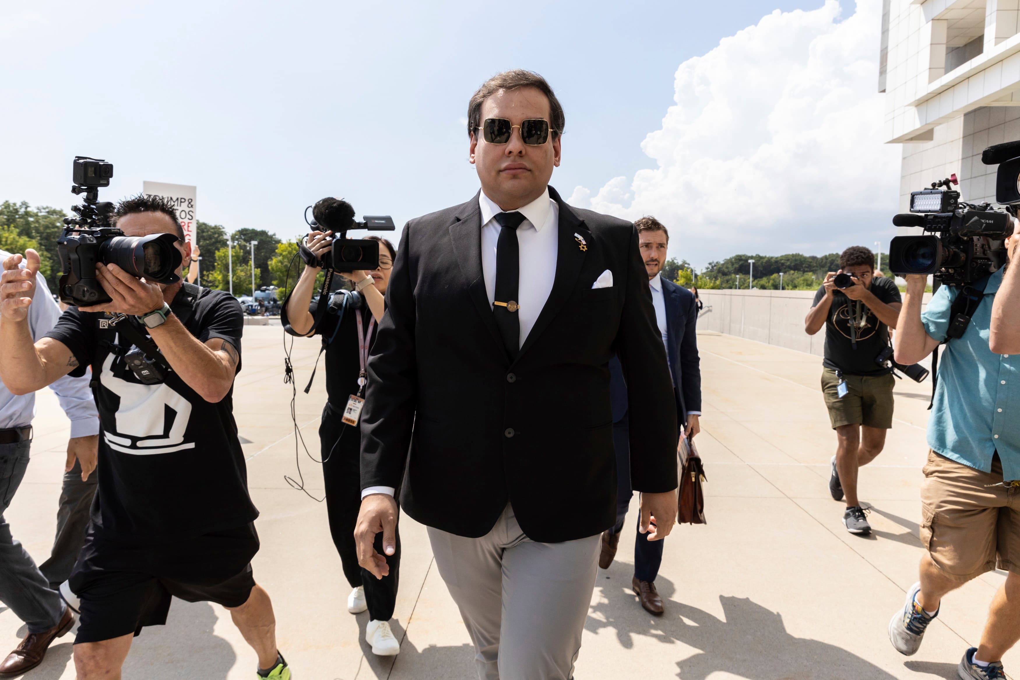George Santos é banido da Kalshi após escândalo de apostas