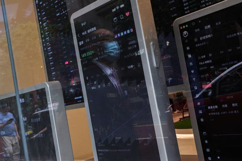 Mercados asiáticos: Xangai cai, mas CSI300 e tecnologia sobem
