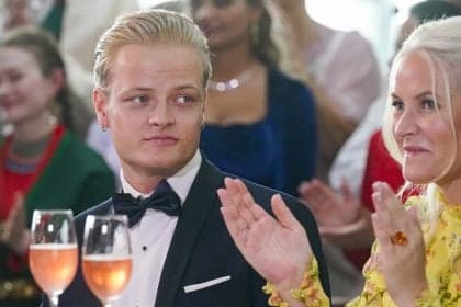 Filho da princesa da Noruega é condenado a 4 anos por estupro