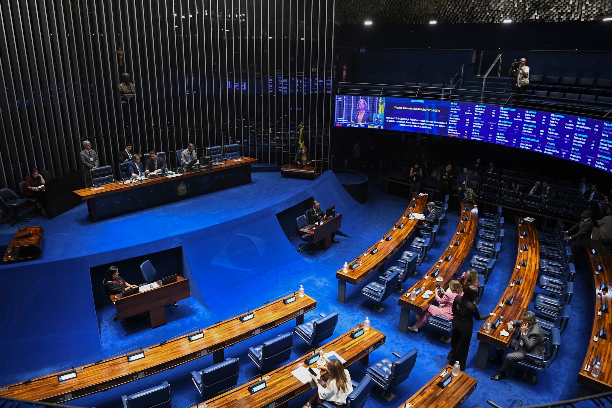 Senado vota a PEC que extingue a escala 6x1 e reduz jornada de trabalho